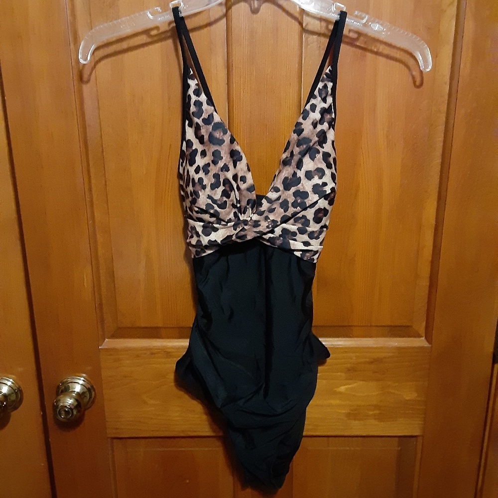 Molybell Leopard Twist Front One Piece Swimsuit